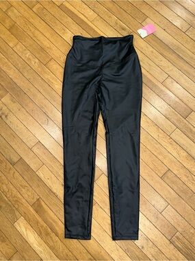 NWT Women’s Yummie faux leather leggings zipper